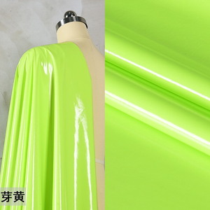 高弹力荧光黄绿色镜面皮革亮面pu仿皮布料光滑不黏防水设计师面料