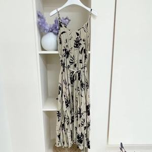 雪儿 X018大版印花压皱吊带连衣裙