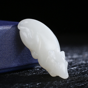 大福报 新疆和田玉生肖鼠吊坠苏工 天然白玉福鼠兆财挂件男女玉佩