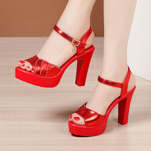 红色婚鞋女高跟粗跟凉鞋2021夏季厚底防水台露趾百搭大码4043凉鞋