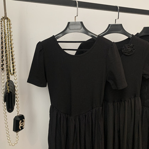 黑色连衣裙女2024夏季新款法式收腰后面镂空赫本风小黑裙气质长裙