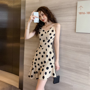 法式连衣裙女夏季2024新款裙子女韩版时尚气质性感收腰显瘦吊带裙