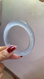 新货巴西冰飘玛瑙玉髓冰种玉手镯木那飘雪圆条女款玉镯子原色无烧