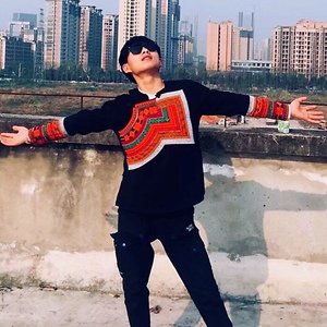 彝族衣服彝男绣花