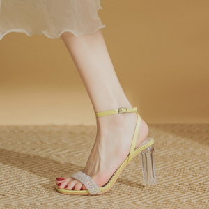 香港法式小众简约凉鞋女2024夏季一字带水晶透明跟不灵粗跟高跟鞋