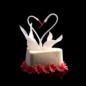 天鹅蛋糕摆件装饰 糖艺天鹅拉糖成品女友生日party创意情侣白天鹅