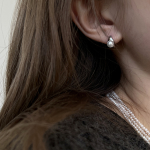 S925纯银耳环小众设计感贝珠耳扣高级时尚简约流线银耳钉女耳饰