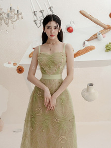 越南小众2024夏新款迷藏森林绿色网纱星星月亮高腰气质吊带连衣裙