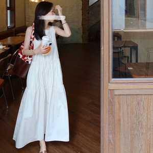 白色蛋糕裙夏季海边穿搭2024新款春装法式显瘦连衣裙子沙滩裙长裙