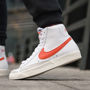耐克官网男鞋红色