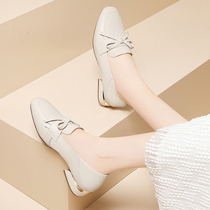 白色皮鞋女软底英伦一脚蹬春秋季2020新款软皮低跟牛皮真皮豆豆鞋