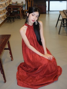 醒着做梦 新中式复古红挂脖连衣裙夏季气质简约长裙