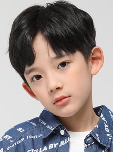 儿童中分假发男童拍照道具自然中分刘海帅气短直发百搭日常全头套