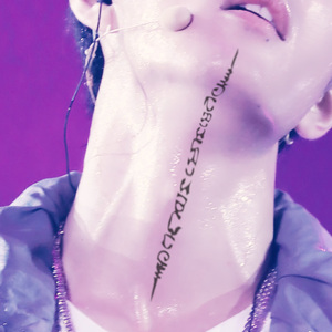 喉结纹身贴草本半永久防水下巴脖子果汁植物线条英文字母梵文男