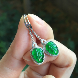 翡翠玉叶子耳环