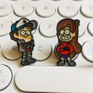 怪诞小镇周边胸针gravity falls徽章纪念品书包帽子装饰胸针别针