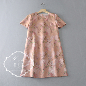 L0405-06粉色花鸟图案提花肌理感圆领短袖直筒中长款连衣裙