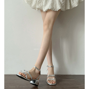 银色蝴蝶结法式配裙子粗跟凉鞋女款2024新款夏季外穿高级感仙女鞋