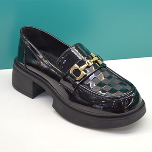 佰纳2022秋季新款小皮鞋漆皮黑色乐福鞋女百搭厚底英伦风学院女鞋