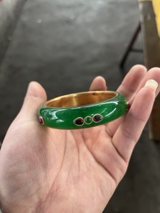 乾隆年制款老翡翠翠玉满绿阳绿帝王绿冰种镶嵌红宝石绿宝石玉手镯