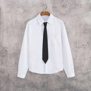 白衬衫加黑领带女士
