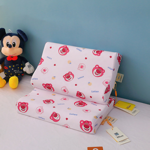 迪士尼A类记忆棉枕芯针织棉波浪枕可爱卡通草莓熊儿童护颈椎枕头