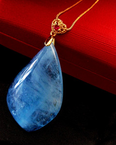 新疆阿勒泰天然海蓝宝石清澈纯净海底精华百搭海蓝宝心形镶嵌吊坠