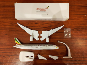 损件特价埃塞俄比亚航空波音b787塑料拼装飞机模型28cm无轮1:200