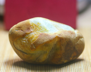 缅甸名坑 大马坎水石 老厂鸡油黄皮 润泽 天然翡翠原石籽料355克