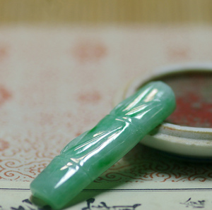 文房雅趣 天然翡翠手雕翡翠竹子小插件小摆件 笔搁41*11*5