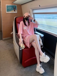 粉色洋气运动套装女2023夏季新款港风设计感假两件短袖短裤俩件套
