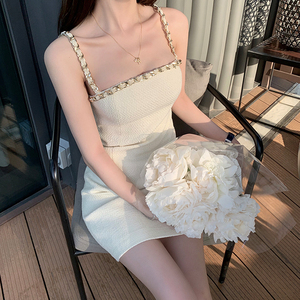 黑色吊带小短裙名媛