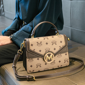 香港代购奢侈品大牌包包2021新款时尚单肩印花信封包斜挎真皮女包