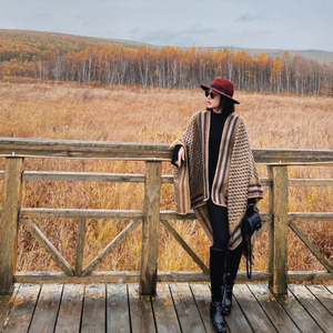 草原旅游披风秋冬季气质披肩外套女西藏新疆条纹韩版围巾百搭斗篷