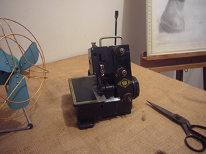 解放初期上海缝纫机厂生产的沪乐牌三线包缝机 老机械老电器收藏