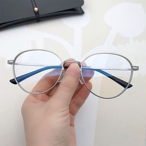 银色眼镜框男椭圆