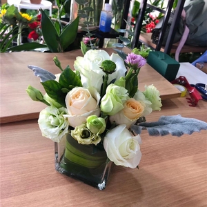 上海杭州南京鲜花同城速递会议桌花方杯花商务用花宴会全国花店送