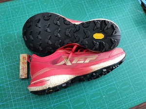 更换意大利vibram megagrip配方 型号s084越野跑鞋底 运动鞋底
