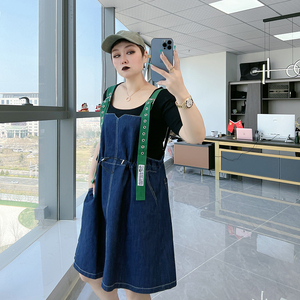 春装大码女装背带连衣裙200斤胖mm宽松休闲设计感个性牛仔背带裙