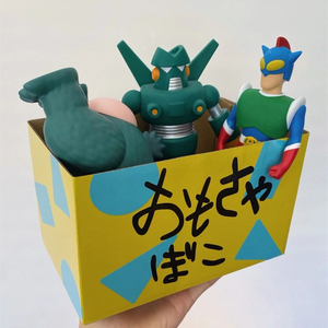 日本蜡笔小新同款动感超人露屁屁外星人儿童动漫公仔手办玩具摆件