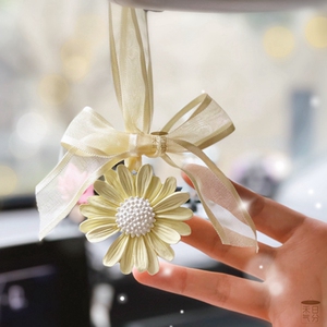 禾日气分权志龙同款小雏菊花香薰石膏挂件送女朋友新车生日礼物盒