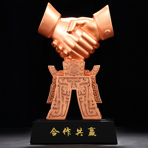 合作共赢办公桌面摆件握手工艺品创意书房办公室客厅现代装饰品