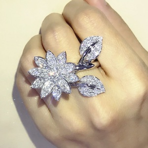 文欢珠宝 18k白金花朵钻石戒指时尚花型钻戒结婚订婚指环群镶女戒