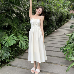 温柔风收腰褶皱抹胸白色连衣裙女夏季法式优雅长裙气质显瘦裙子潮