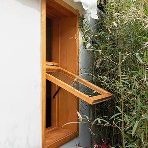 民宿店铺时尚上掀窗实木材质简约格调厂家直供樟子松原木窗户定制