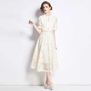 夏季新款法式高级设计感蕾丝勾花镂空刺绣修身显瘦优雅气质连衣裙