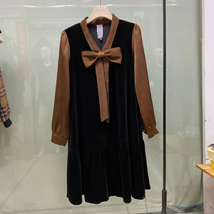 欣伊卡璐6821专柜正品春装新休闲气质丝绒拼接连衣裙宽松女装套头