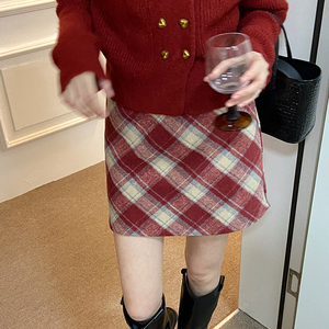 红色呢子半身裙