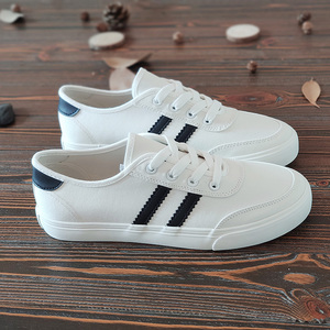 人本帆布鞋男士平底板鞋2020春季新款低帮韩版休闲鞋两条杠小白鞋