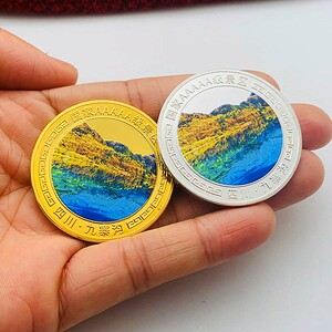 现货 中国旅游景点四川九寨沟镀银纪念币 彩印金币硬币纪念章